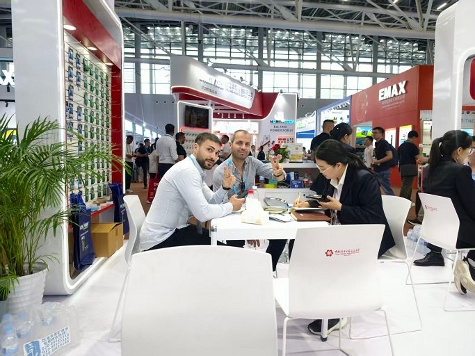 La batterie de Huatai à la 139e foire de Canton